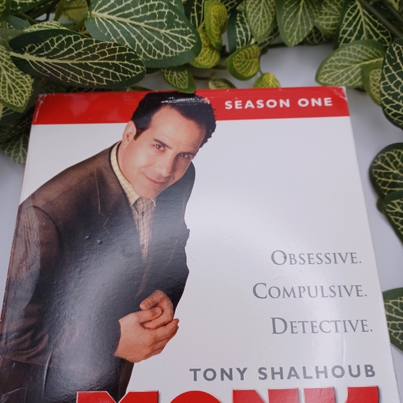 Monk Season One DVD Set - Picture 8 of 9